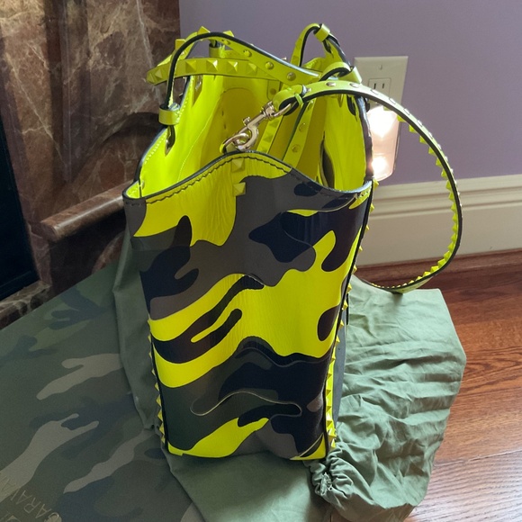 VALENTINO GARVANI ROKSTUD CAMO Handbag Tote Medium !!! - Picture 6 of 12